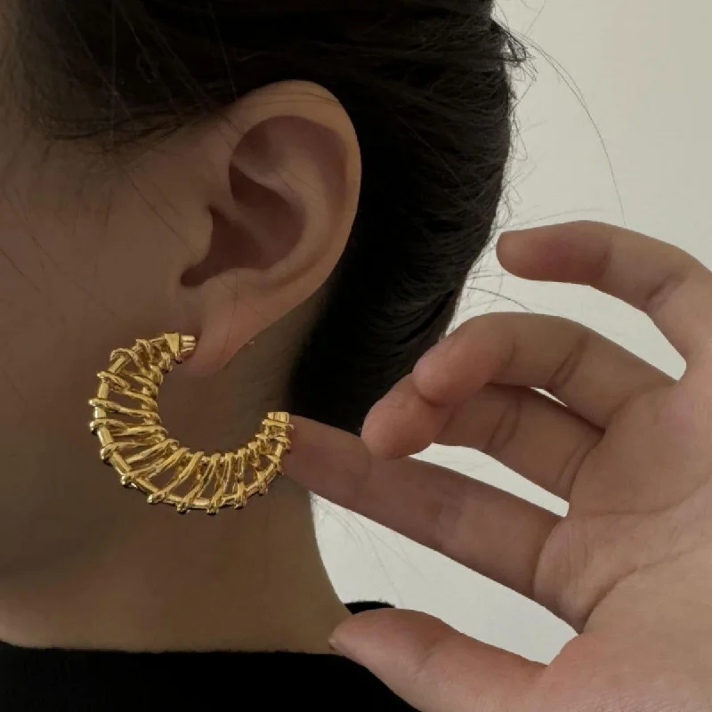 Maximalist Stud Earrings for Bling -18K Gold Woven Crescent Stud Earrings For Women