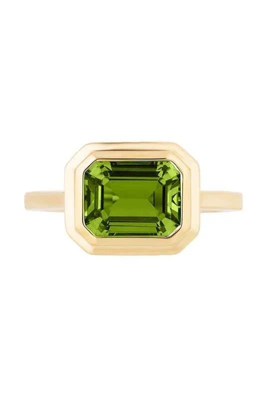 Rings with polished onyx for sleek contrast -Peridot Manhattan Ring